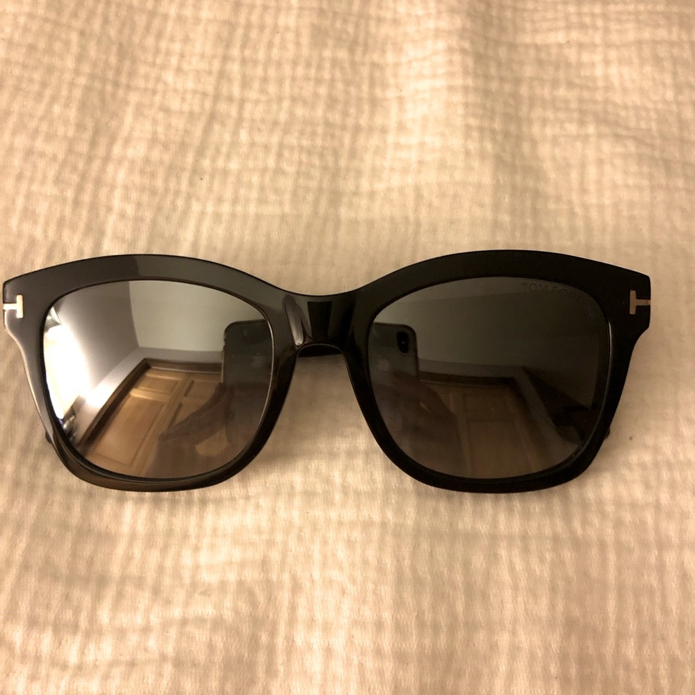 Tom Ford ‘Lauren’ sunglasses.